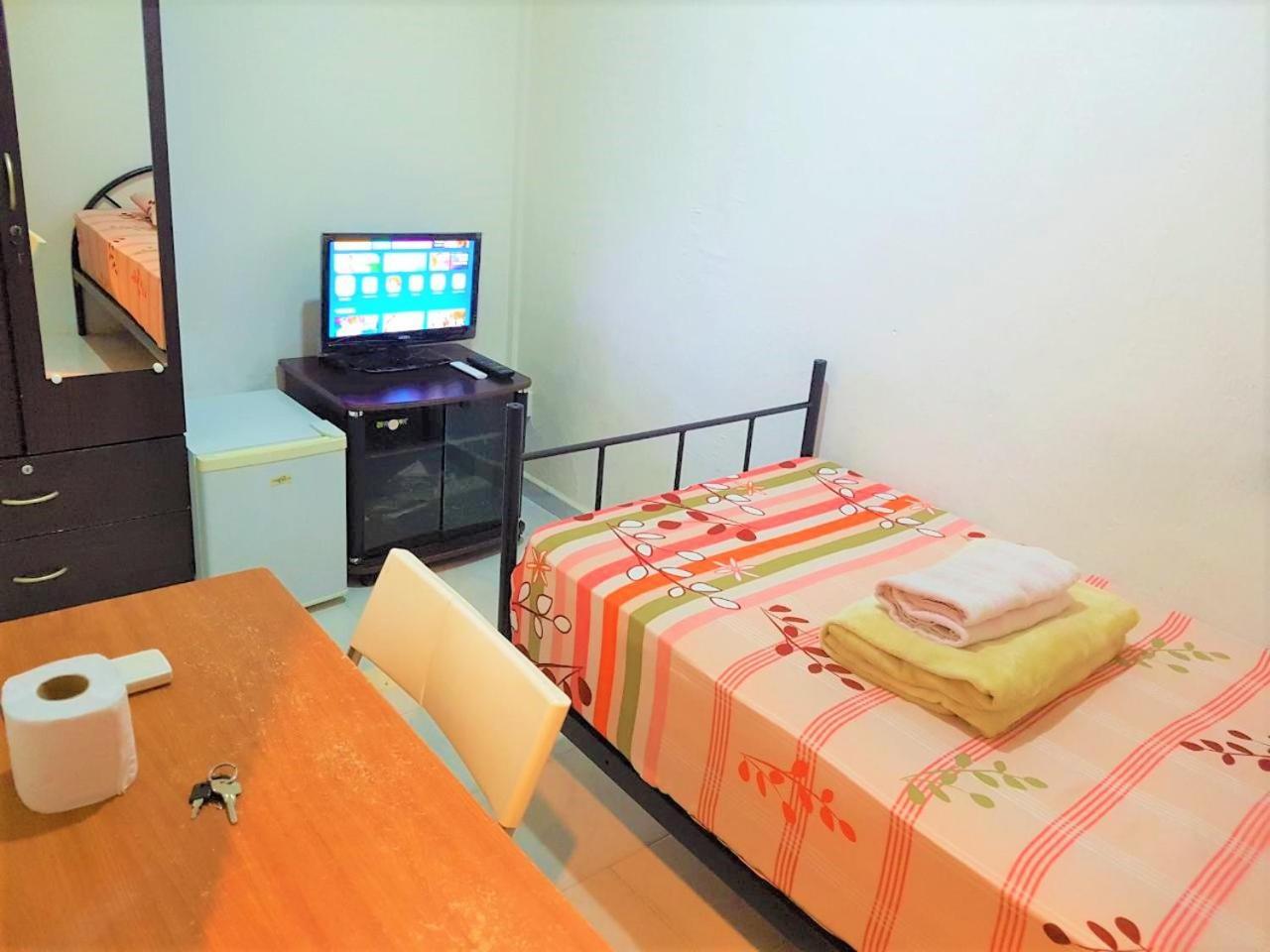 Private Room Within Aljunied Walk Up Apartment For Locals, Pr, Ep, Sp Holders Only, Not Hotel Tourists Singapore Buitenkant foto